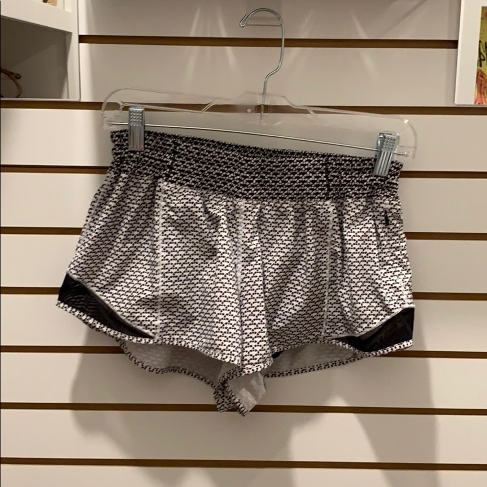 Lululemon Womena Hotty Hot shorts size 10